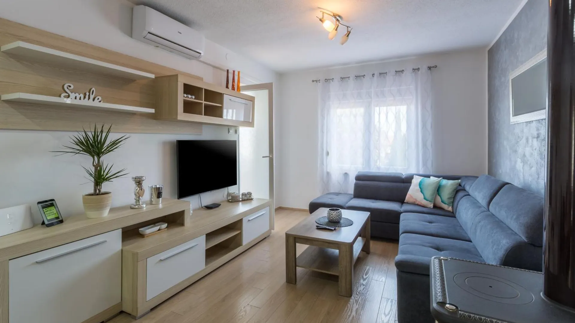 Apartmani Lena 普拉