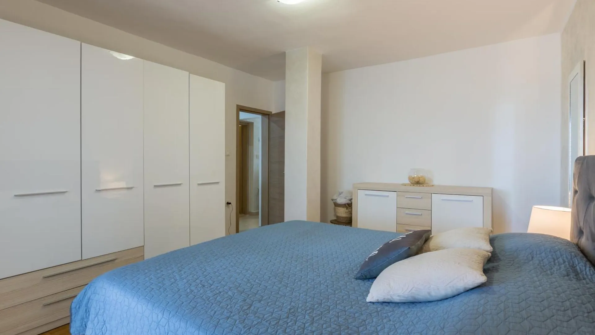 Apartment Apartmani Lena Pula